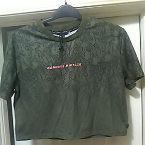 💲3⃣▶▶Kendall & Kylie Olive Snake Design Short Sleeve Logo Tee